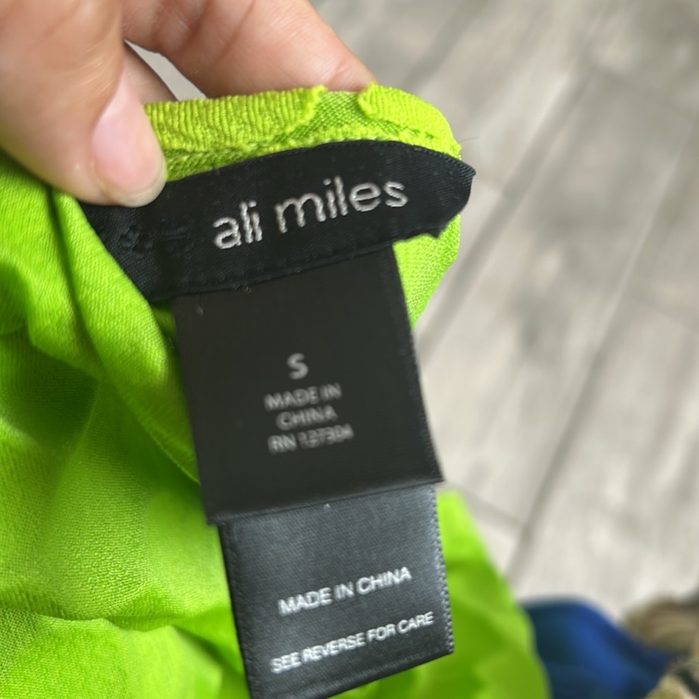 Ali Miles Neon Green Textured Short Sleeve Top - Picture 6 of 8